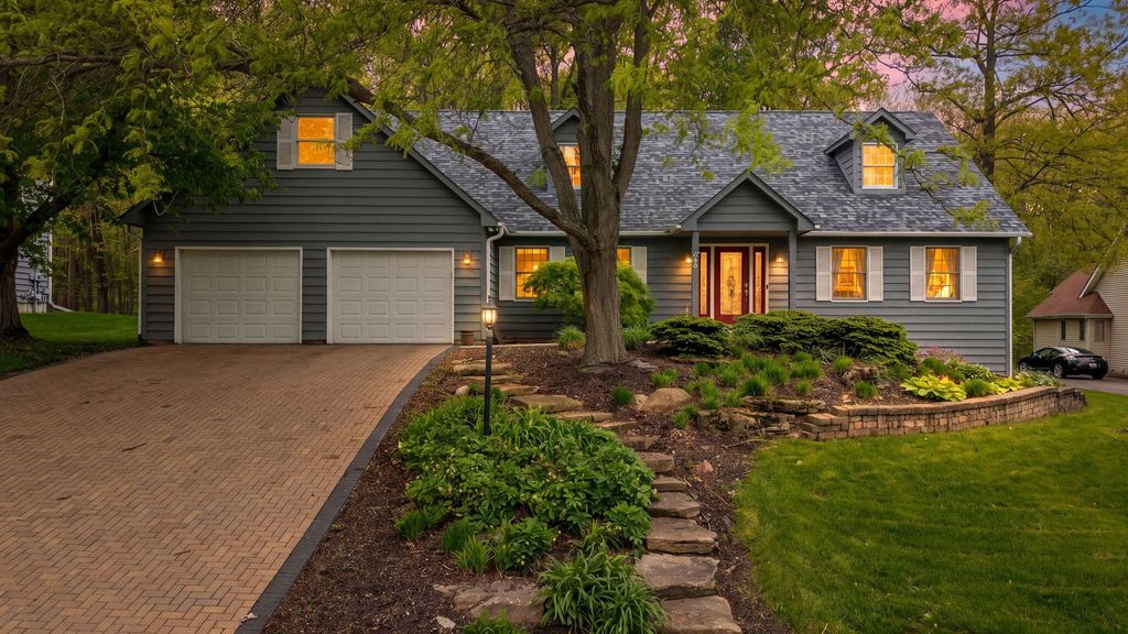 Photo of 144 Westchester Lane, Valparaiso, IN 46385 (MLS # 838708)