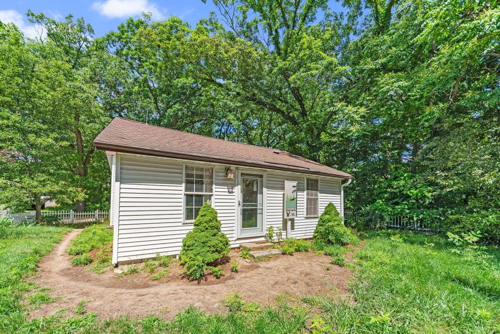 Photo of 702 N Karwick Road, Michigan City, IN 46360 (MLS # 840988)