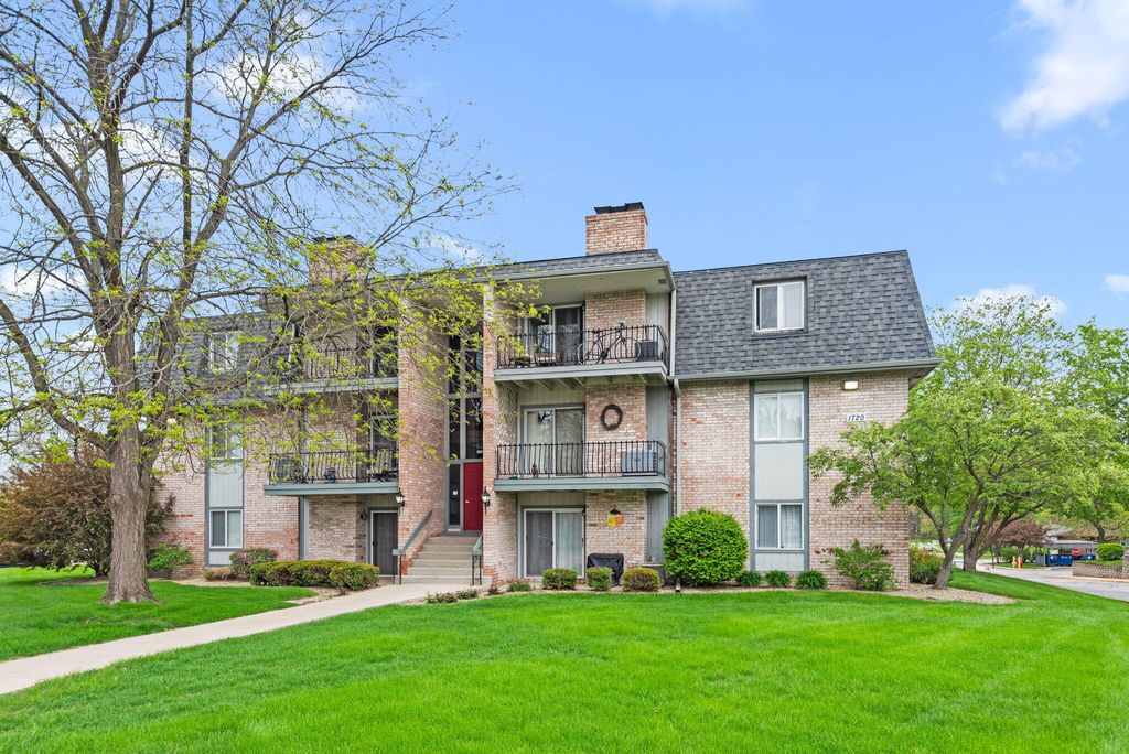 Photo of 1720 Homan Drive #202, Schererville, IN 46375 (MLS # 838033)