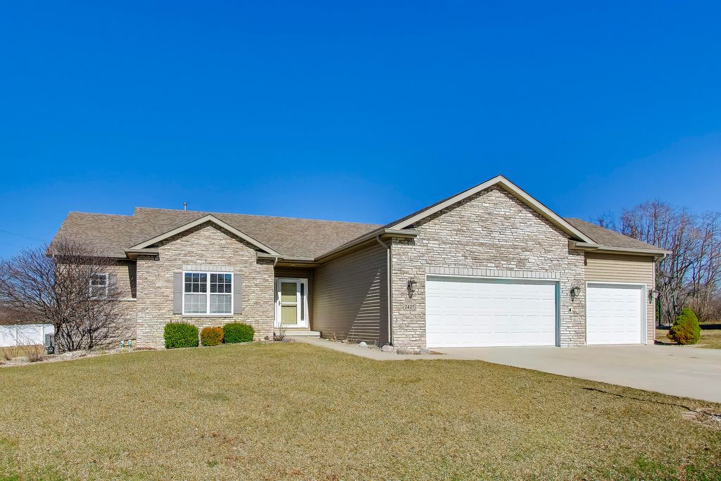 Photo of 2427 Bennington Avenue, Schererville, IN 46375 (MLS # 836116)