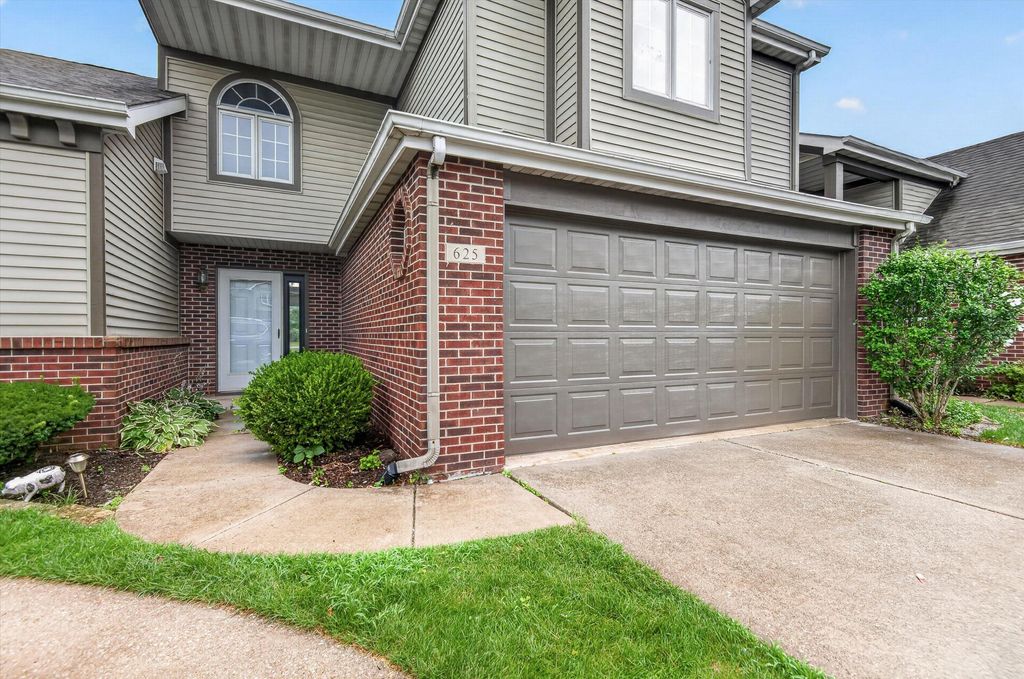 Photo of 625 W 93rd Court, Crown Point, IN 46307 (MLS # 842560)