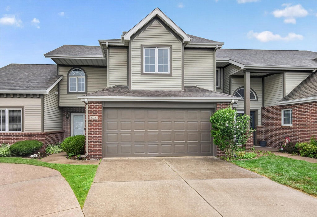 Photo of 625 W 93rd Court, Crown Point, IN 46307 (MLS # 842560)