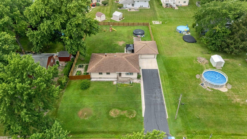 Photo of 8538 Monfort Drive, Saint John, IN 46373 (MLS # 842722)