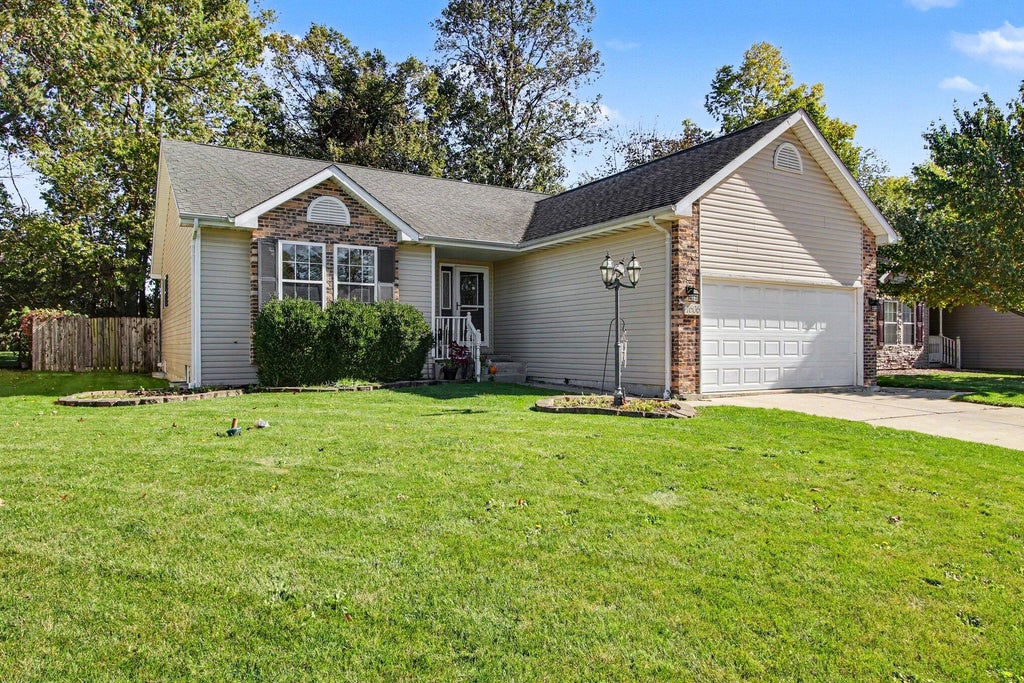 Photo of 1606 Pine Creek Road, Valparaiso, IN 46383 (MLS # 847077)