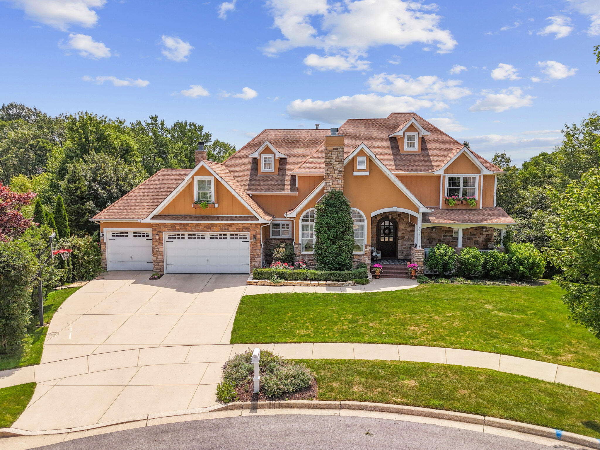 709 Pennock Circle