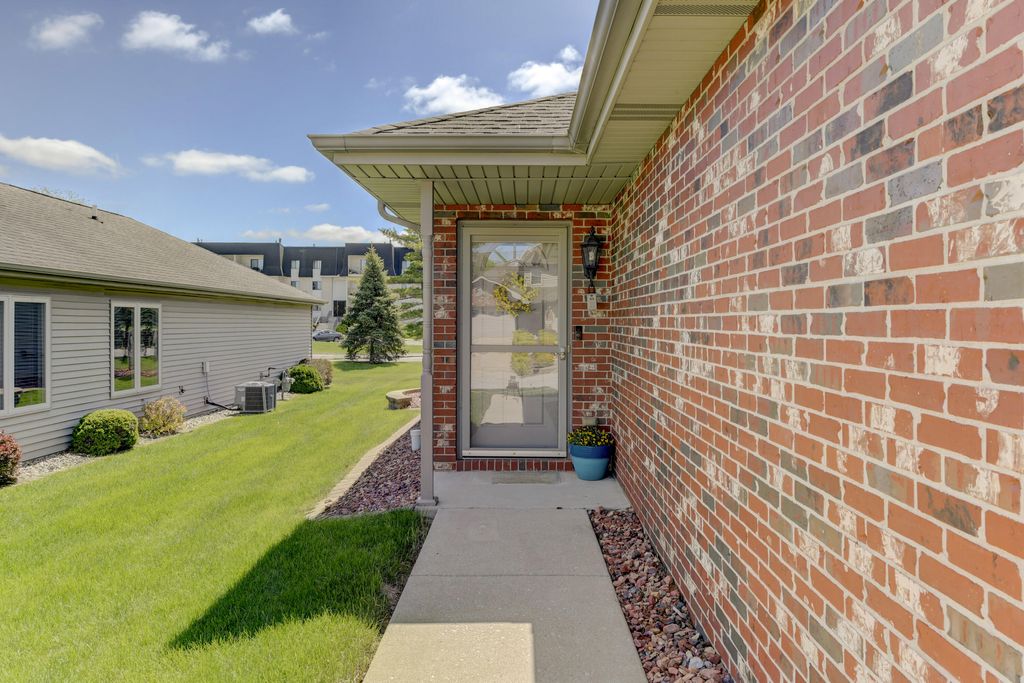 Photo of 307 Deertrail Lane, Schererville, IN 46375 (MLS # 837990)