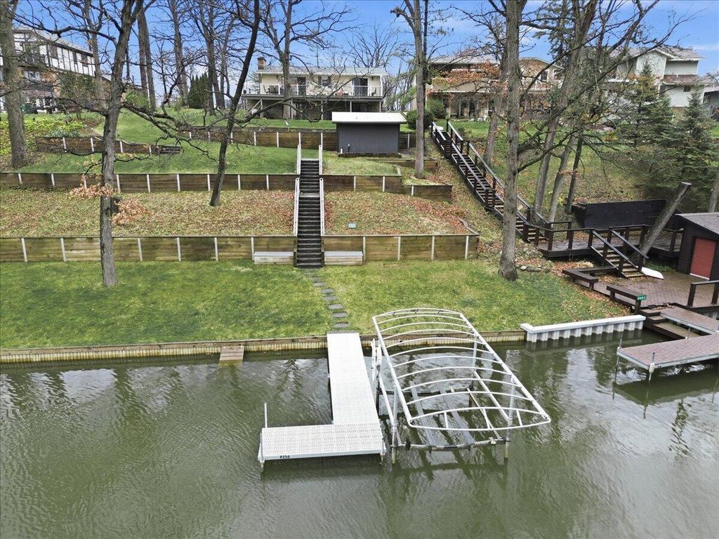 Photo of 2437 E Lakeshore Drive, Crown Point, IN 46307 (MLS # 836412)