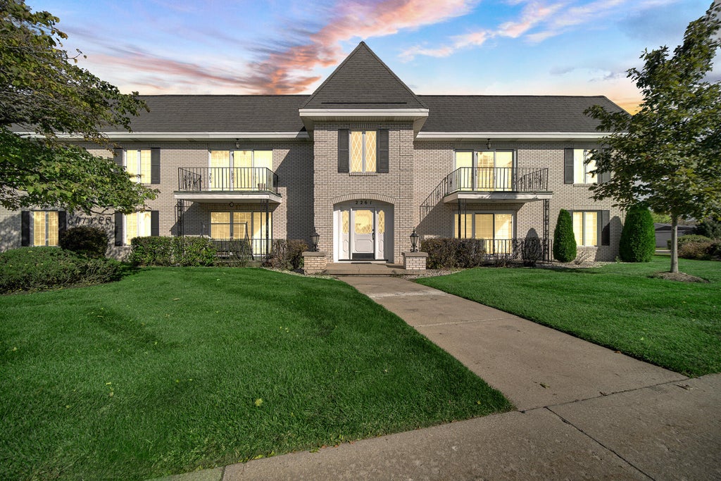 Photo of 2261 Martha Street #D1, Highland, IN 46322 (MLS # 847558)
