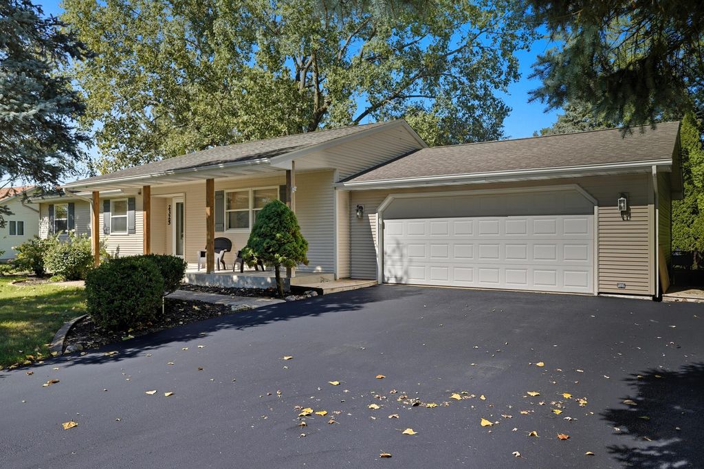 Photo of 2325 Drop Anchor Drive, Crown Point, IN 46307 (MLS # 838987)