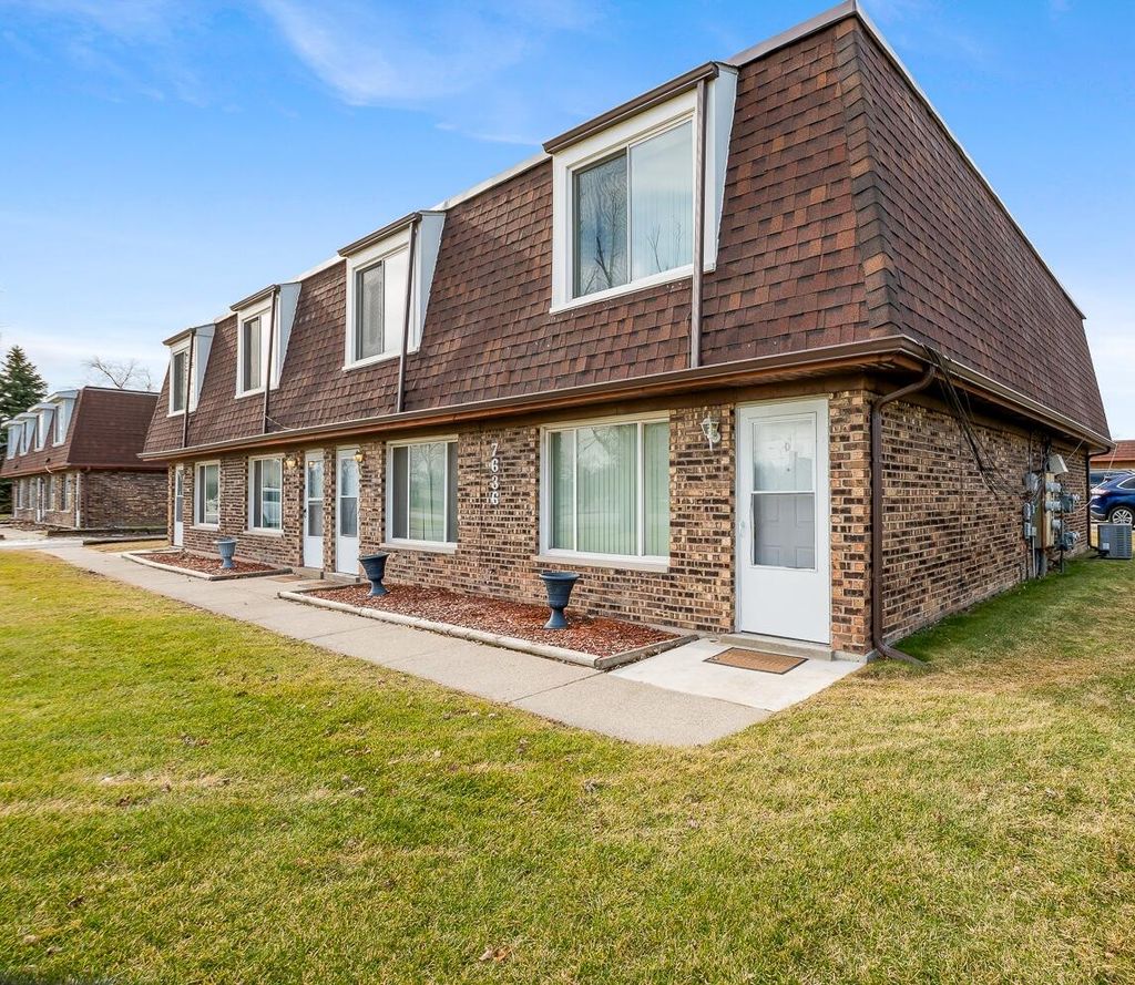 Photo of 7636 Whitcomb Street, Merrillville, IN 46410 (MLS # 832830)