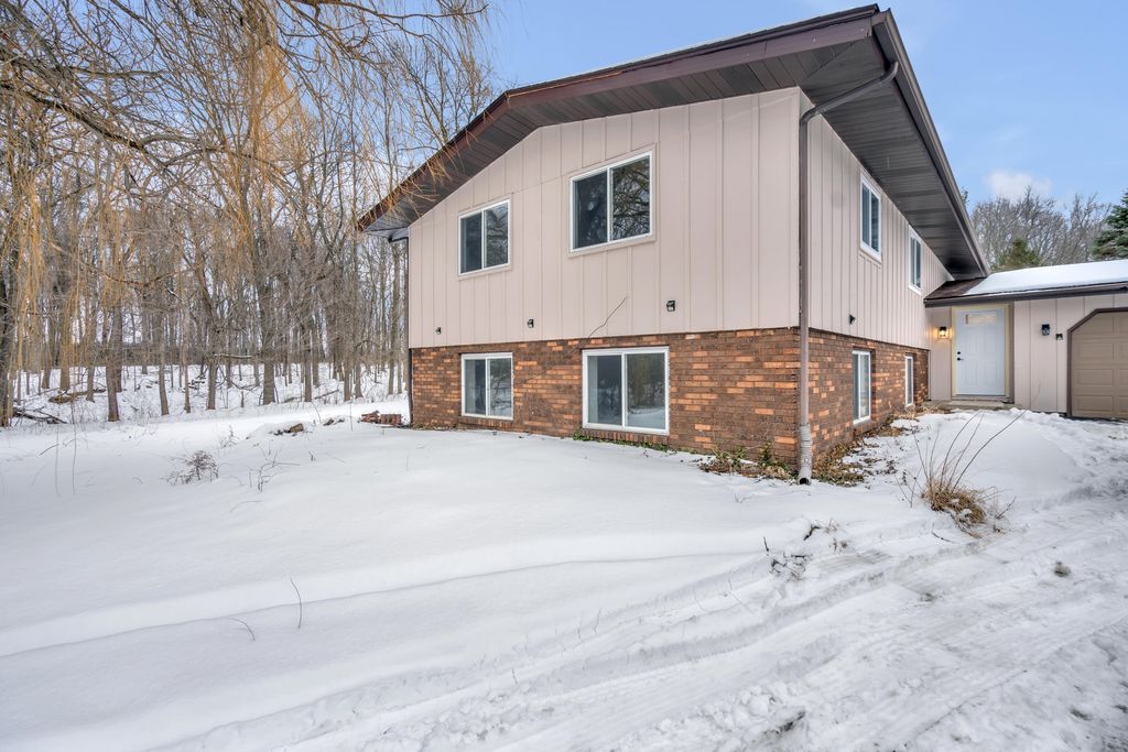 Photo of 831 Opal Dr, Valparaiso, IN 46383 (MLS # 835402)