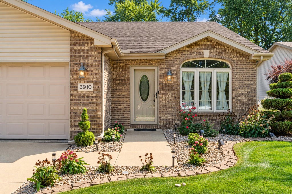Photo of 3910 Bayberry Lane, Highland, IN 46322 (MLS # 844821)