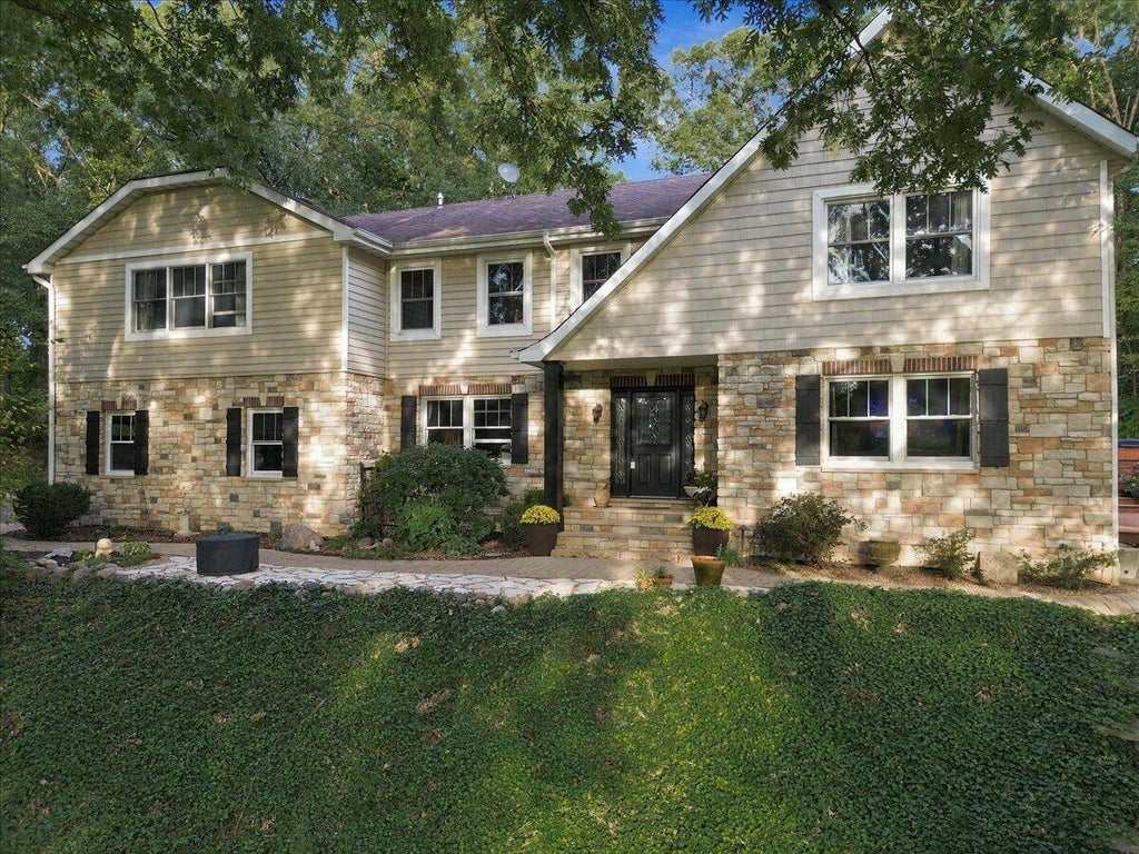 Photo of 11649 Westvalley Drive, Crown Point, IN 46307 (MLS # 846389)