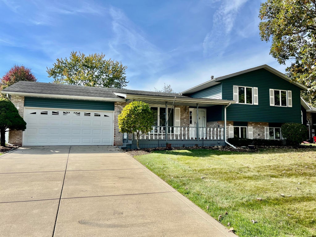Photo of 8515 Wheeler Place, Crown Point, IN 46307 (MLS # 847348)