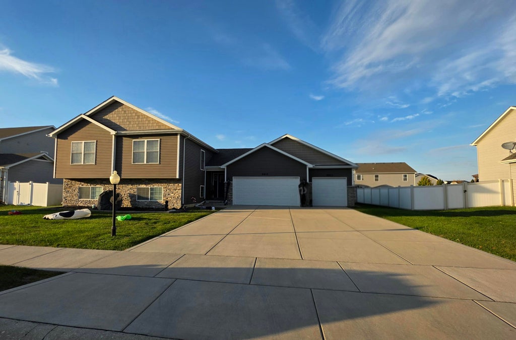 Photo of 6412 Amanda Drive, Portage, IN 46368 (MLS # 846859)