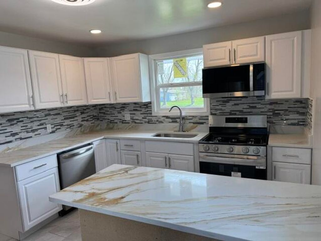 Photo of 1960 M L King Drive, Gary, IN 46407 (MLS # 837164)