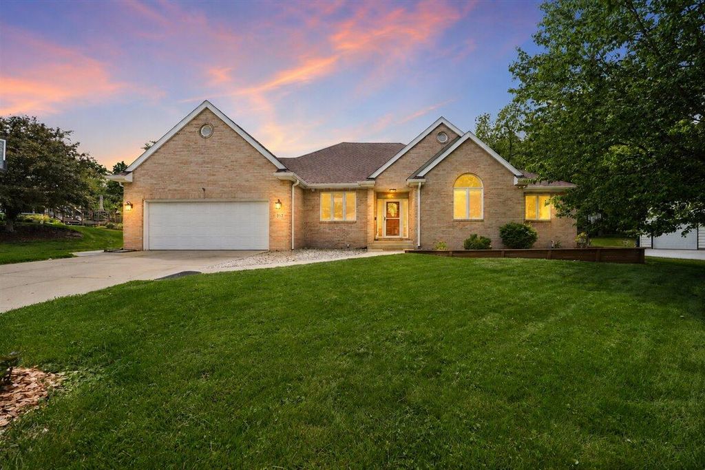 Photo of 352 Tremont Lane, Valparaiso, IN 46385 (MLS # 839790)