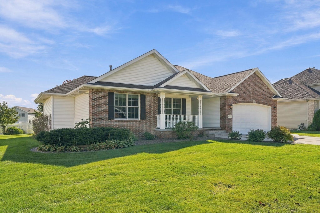 Photo of 1424 Edgewater Road, Crown Point, IN 46307 (MLS # 847148)