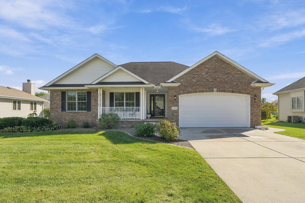 Photo of 1424 Edgewater Road, Crown Point, IN 46307 (MLS # 847148)