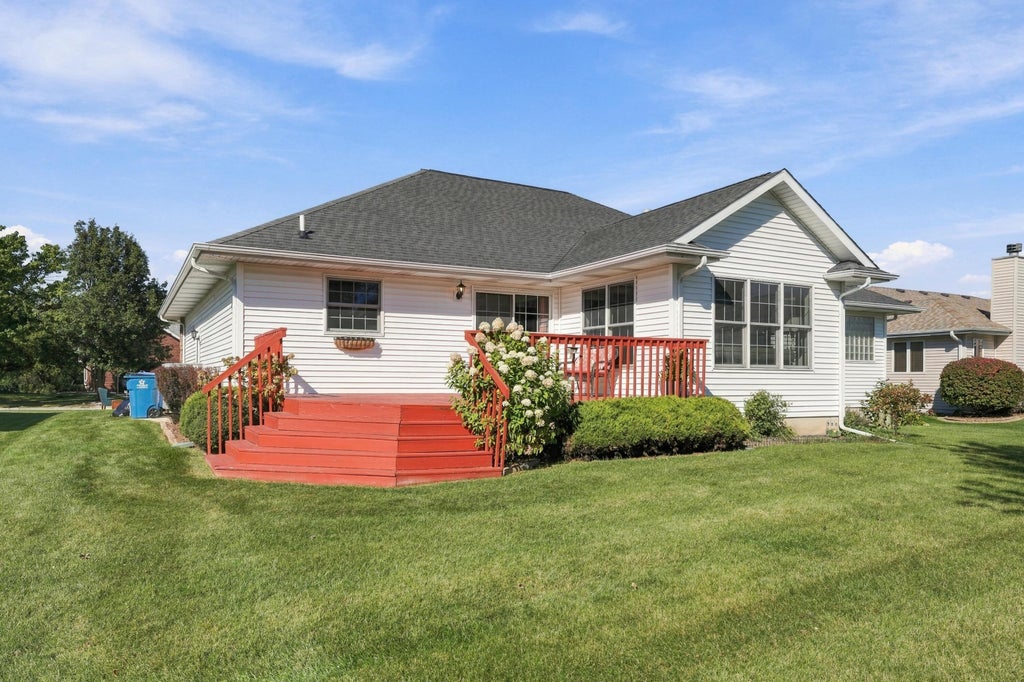Photo of 1424 Edgewater Road, Crown Point, IN 46307 (MLS # 847148)