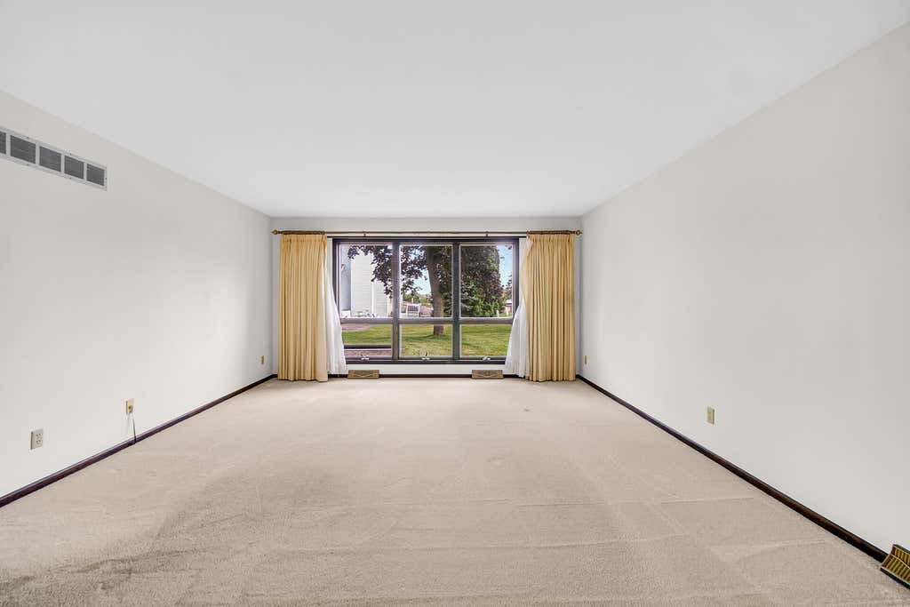 Photo of 4325 Annandale Lane, Crown Point, IN 46307 (MLS # 843394)