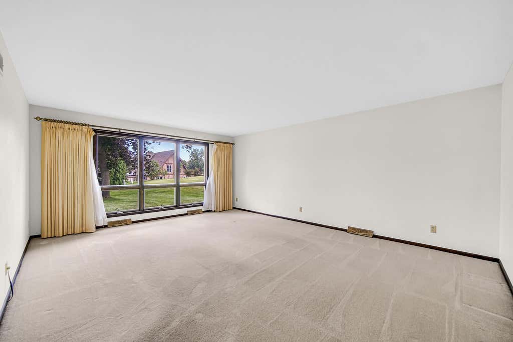 Photo of 4325 Annandale Lane, Crown Point, IN 46307 (MLS # 843394)