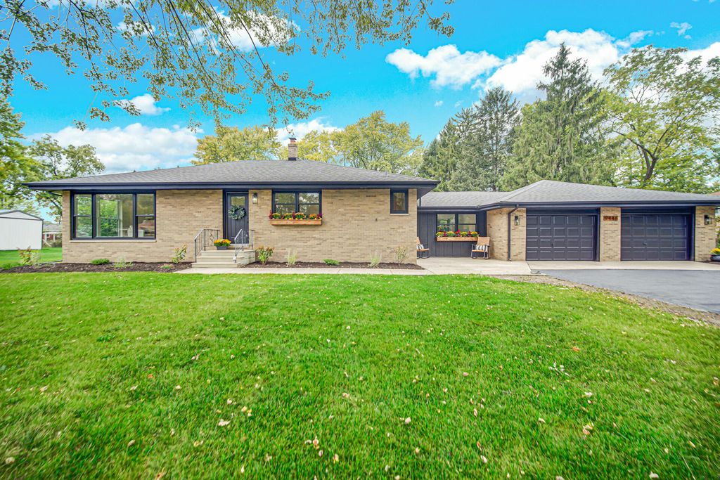 Photo of 9446 Hilltop Drive, Saint John, IN 46373 (MLS # 839149)