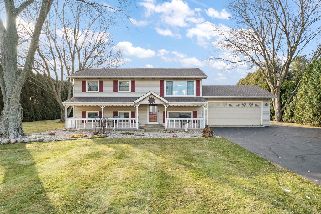 Photo of 346 E 100 S, Valparaiso, IN 46383 (MLS # 832094)