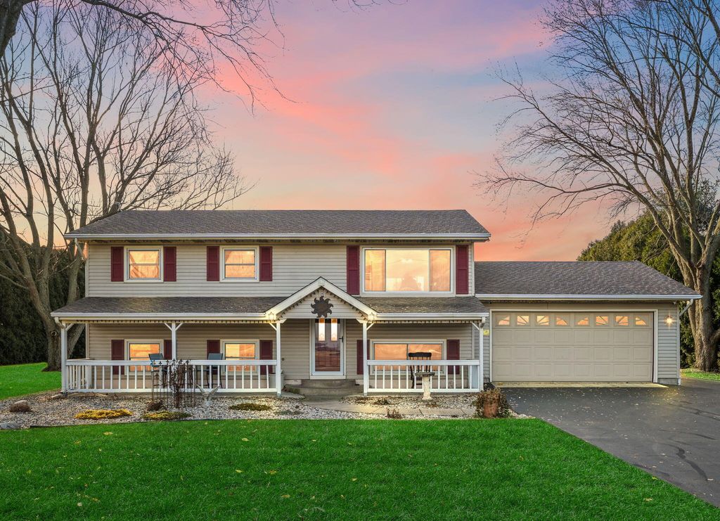 Photo of 346 E 100 S, Valparaiso, IN 46383 (MLS # 832094)