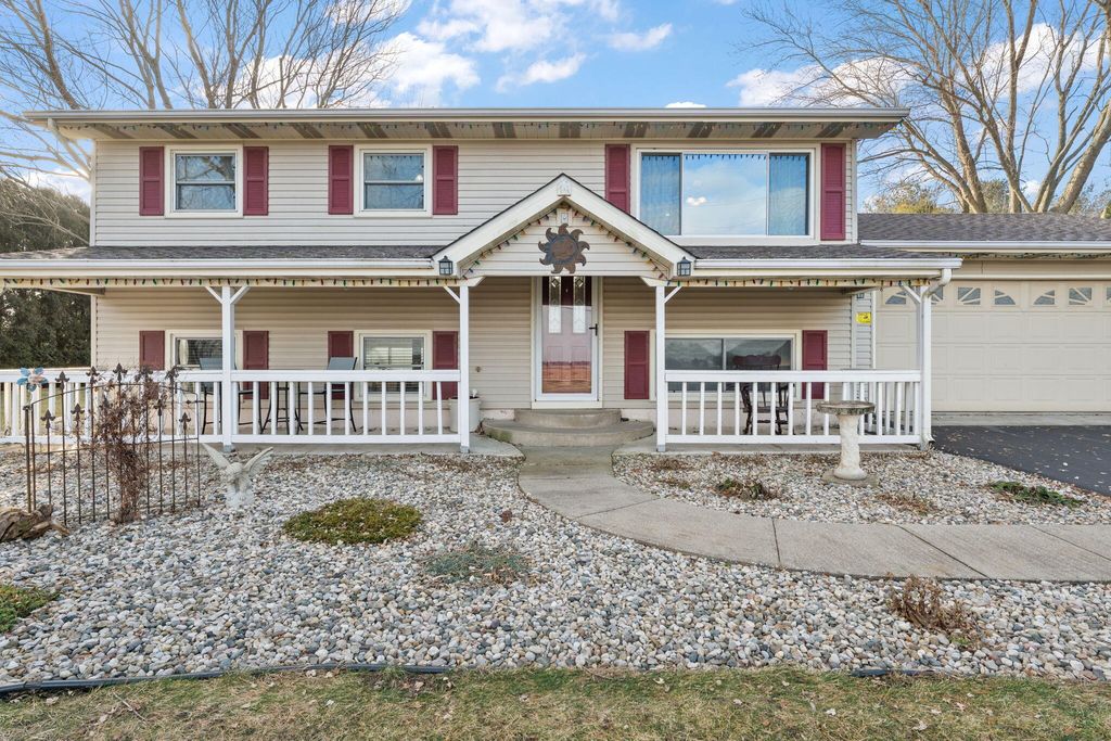 Photo of 346 E 100 S, Valparaiso, IN 46383 (MLS # 832094)