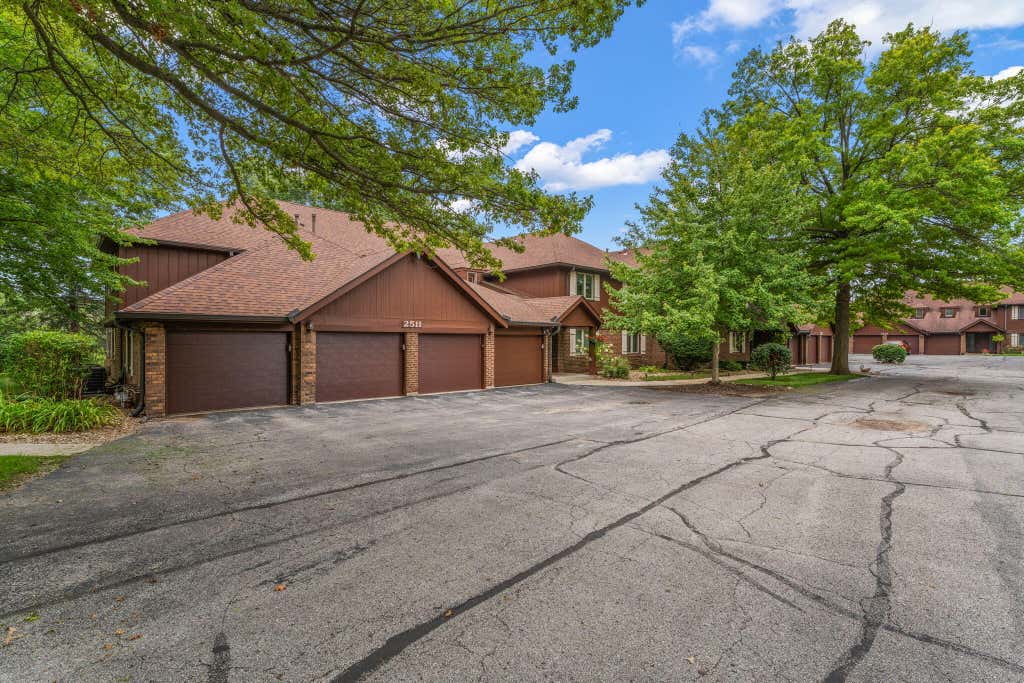 Photo of 2511 E Lakeshore Drive, Crown Point, IN 46307 (MLS # 843923)