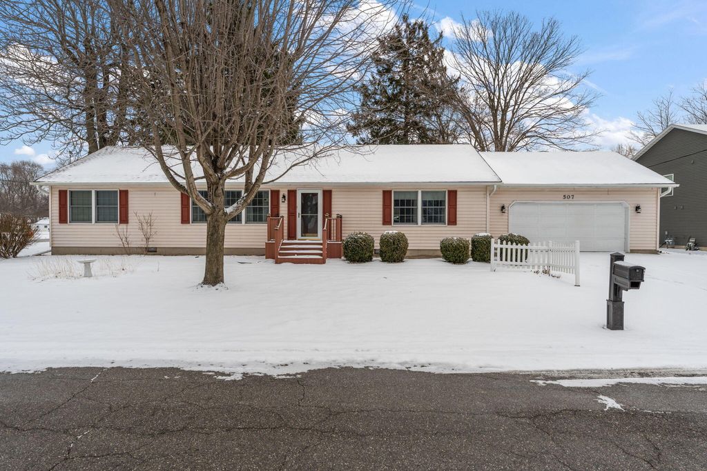 Photo of 507 S 20th Street, Chesterton, IN 46304 (MLS # 833228)