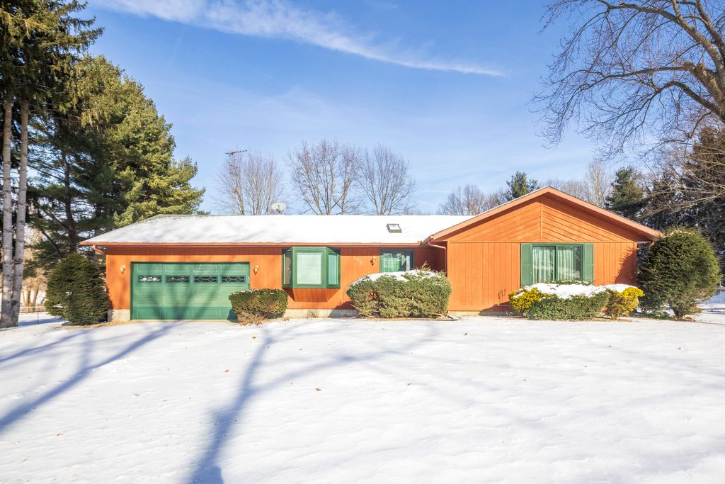 Photo of 8011 Dianne Drive, Michigan City, IN 46360 (MLS # 832295)