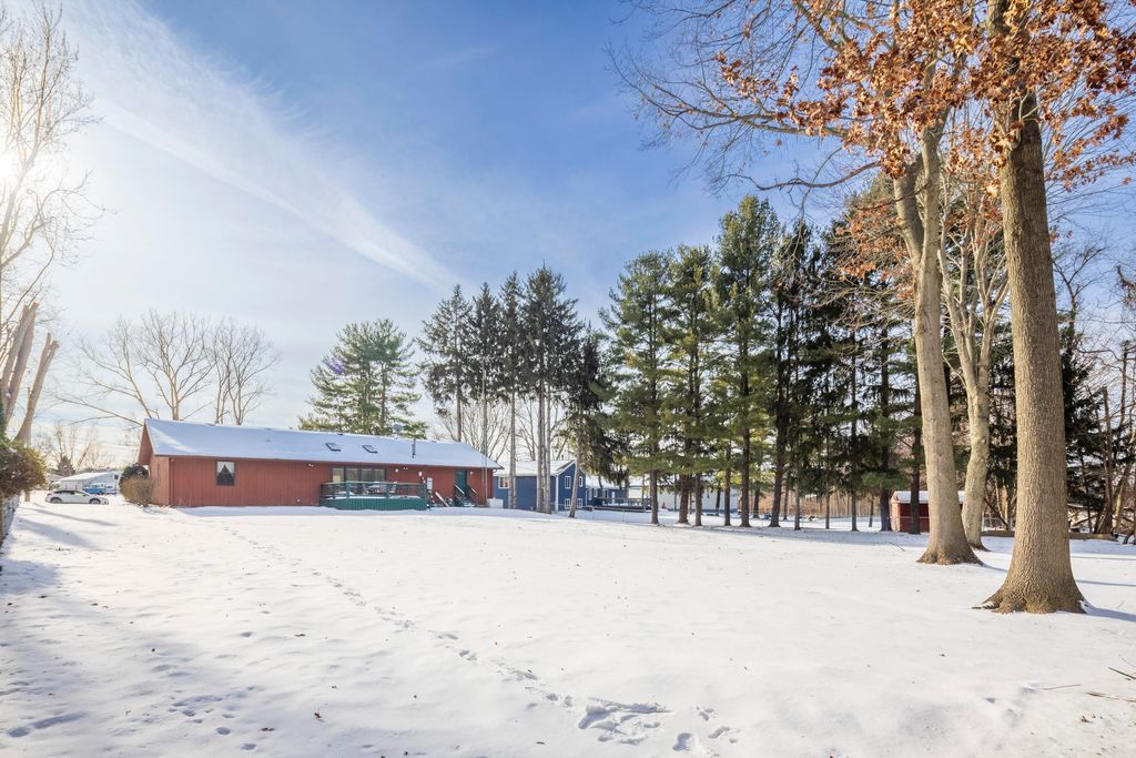 Photo of 8011 Dianne Drive, Michigan City, IN 46360 (MLS # 832295)