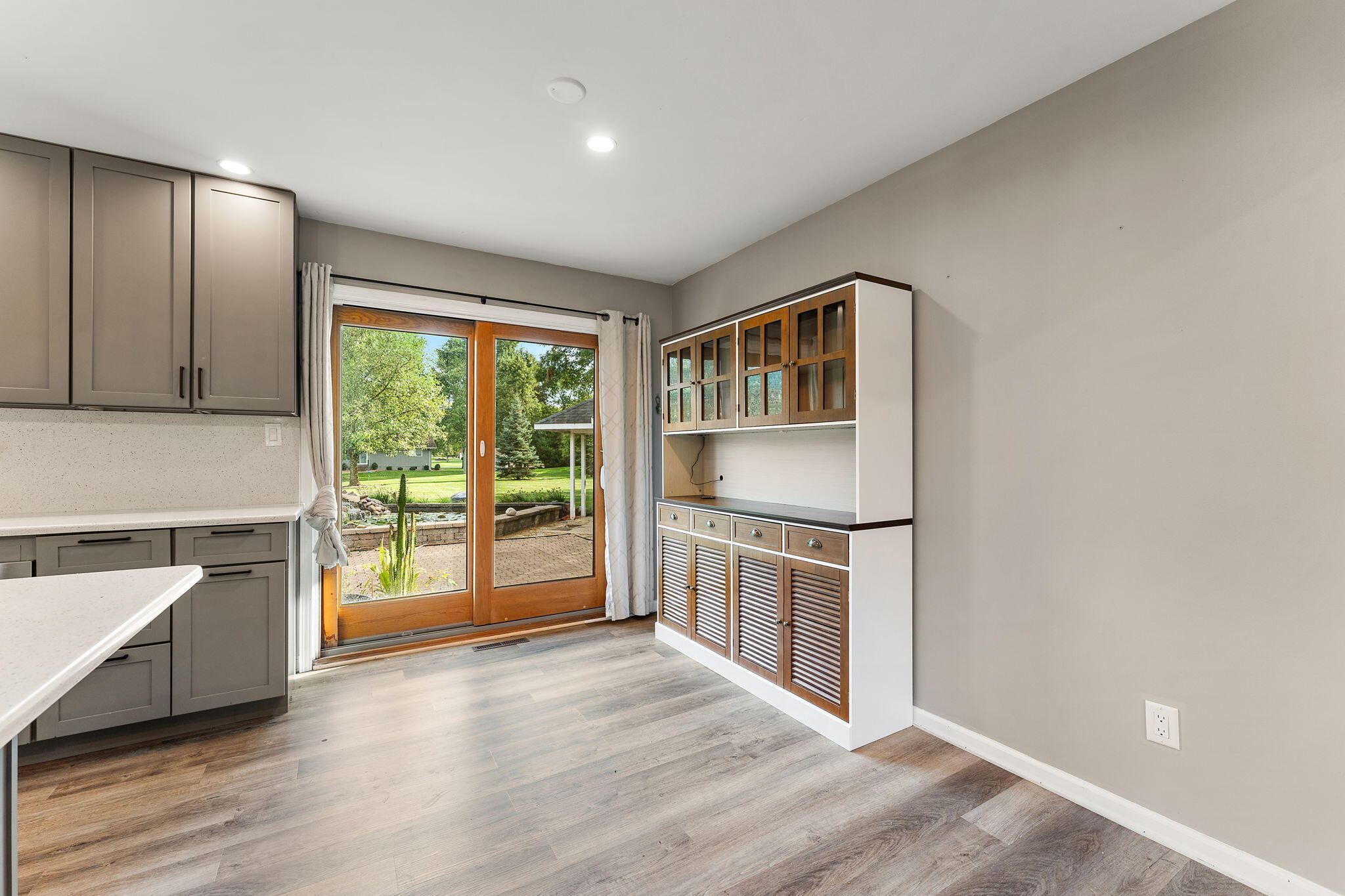 St. John, Indiana 46373, United States, 3 Bedrooms Bedrooms, ,2 BathroomsBathrooms,Residential,Active,203551