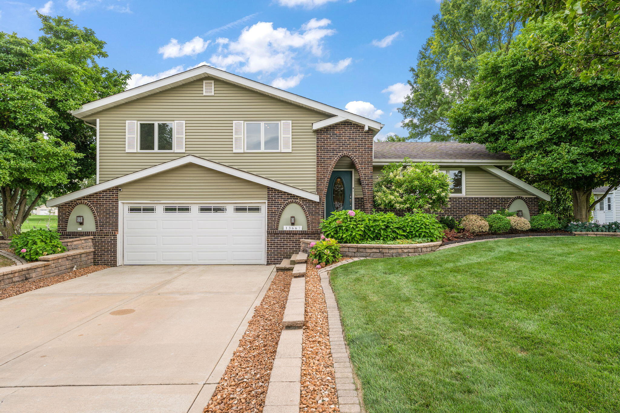 St. John, Indiana 46373, United States, 3 Bedrooms Bedrooms, ,2 BathroomsBathrooms,Residential,Active,203551