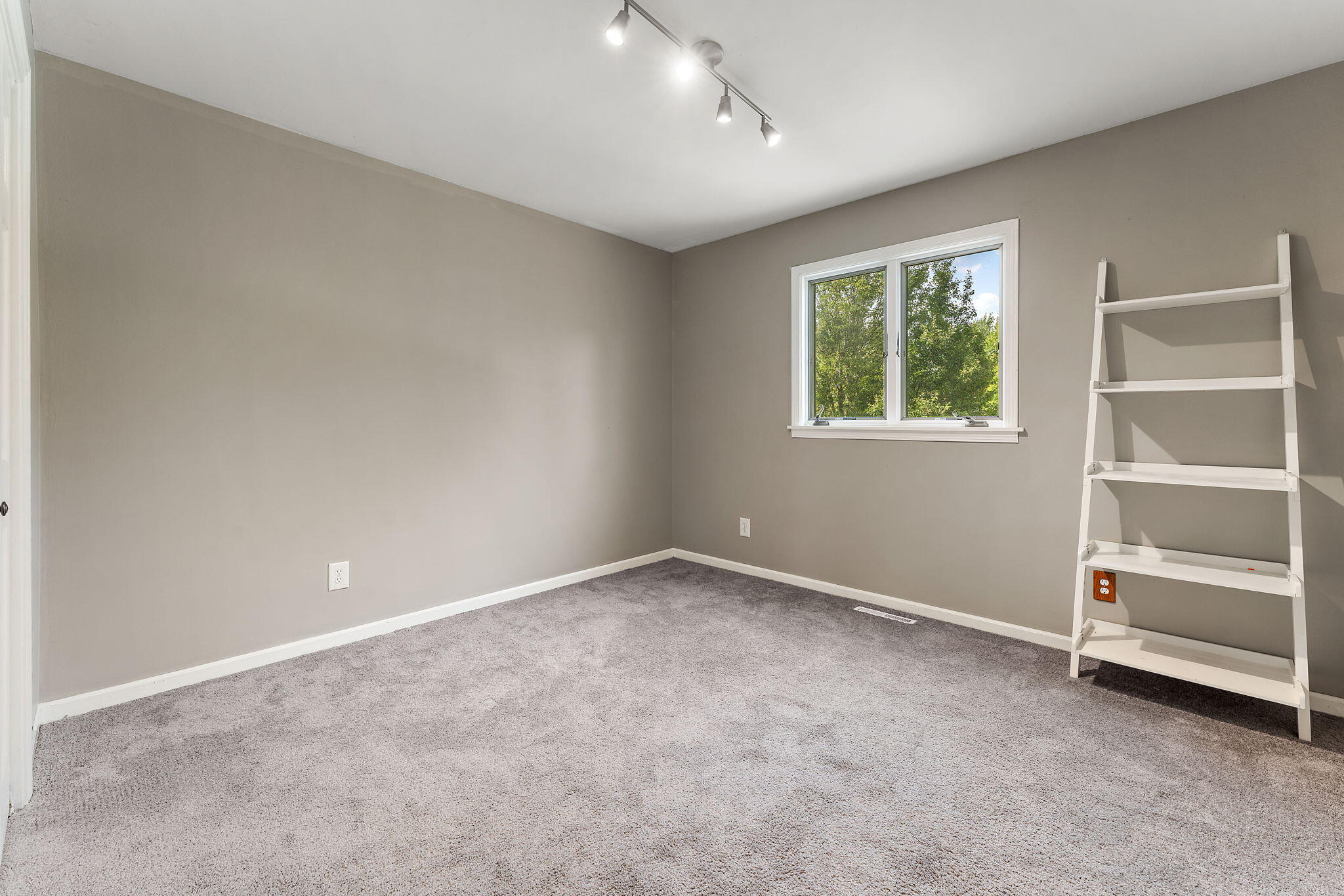 St. John, Indiana 46373, United States, 3 Bedrooms Bedrooms, ,2 BathroomsBathrooms,Residential,Active,203551