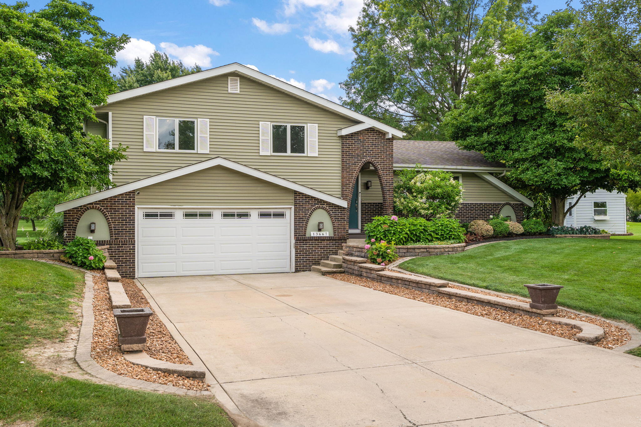 St. John, Indiana 46373, United States, 3 Bedrooms Bedrooms, ,2 BathroomsBathrooms,Residential,Active,203551