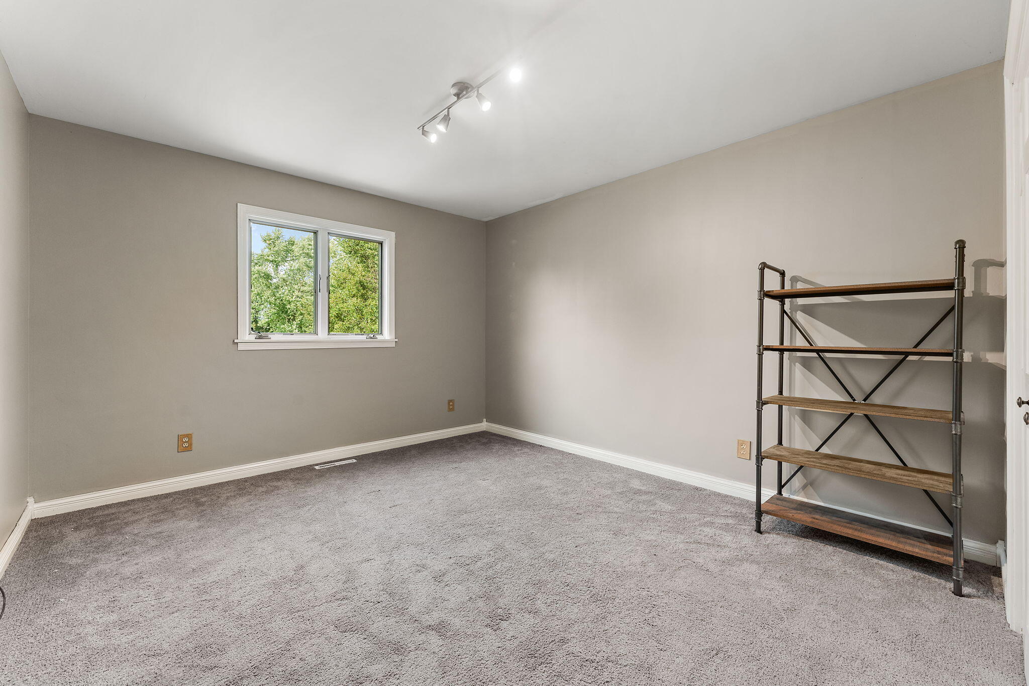 St. John, Indiana 46373, United States, 3 Bedrooms Bedrooms, ,2 BathroomsBathrooms,Residential,Active,203551