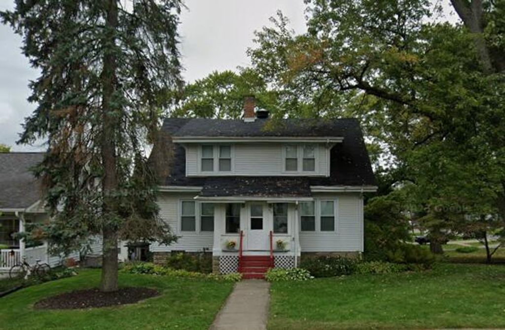 Photo of 415 Elmhurst Street, Valparaiso, IN 46385 (MLS # 836910)