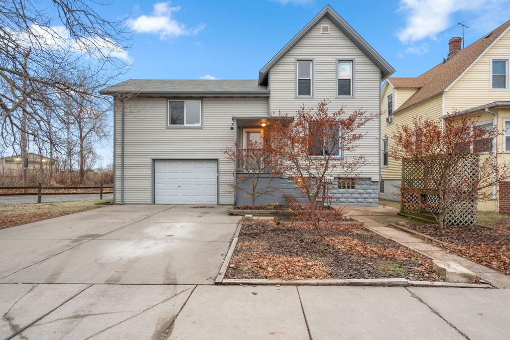 Photo of 1601 Central Avenue, Whiting, IN 46394 (MLS # 832479)