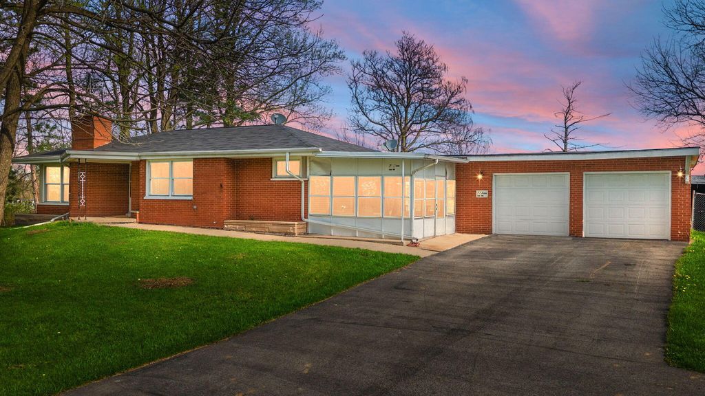 Photo of 713 W State Road 130, Hobart, IN 46342 (MLS # 838501)