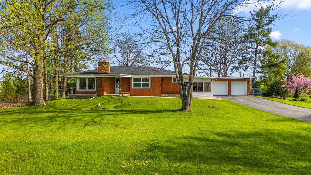Photo of 713 W State Road 130, Hobart, IN 46342 (MLS # 838501)