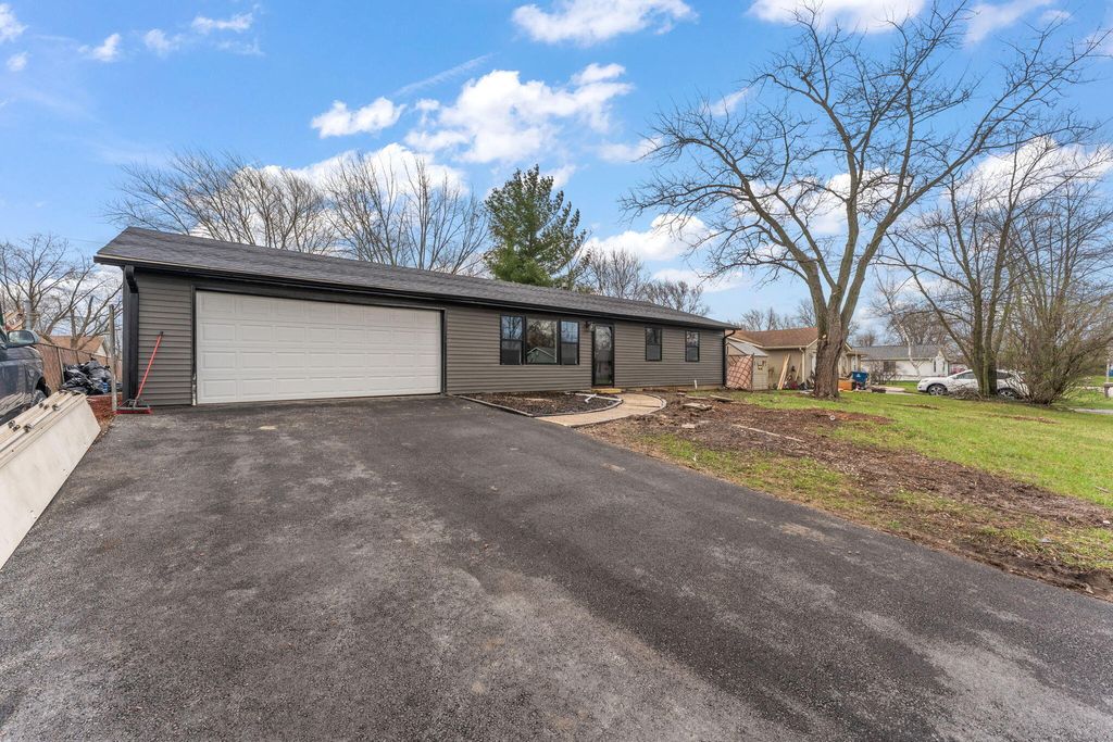 Photo of 611 Old Forge Road, Valparaiso, IN 46385 (MLS # 838512)