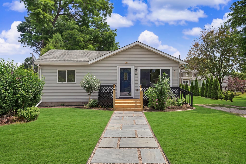 Photo of 921 Fleming Street, Hobart, IN 46342 (MLS # 842918)