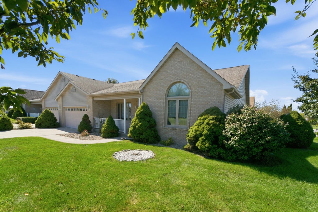 Photo of 10818 Pike Street, Winfield, IN 46307 (MLS # 846164)