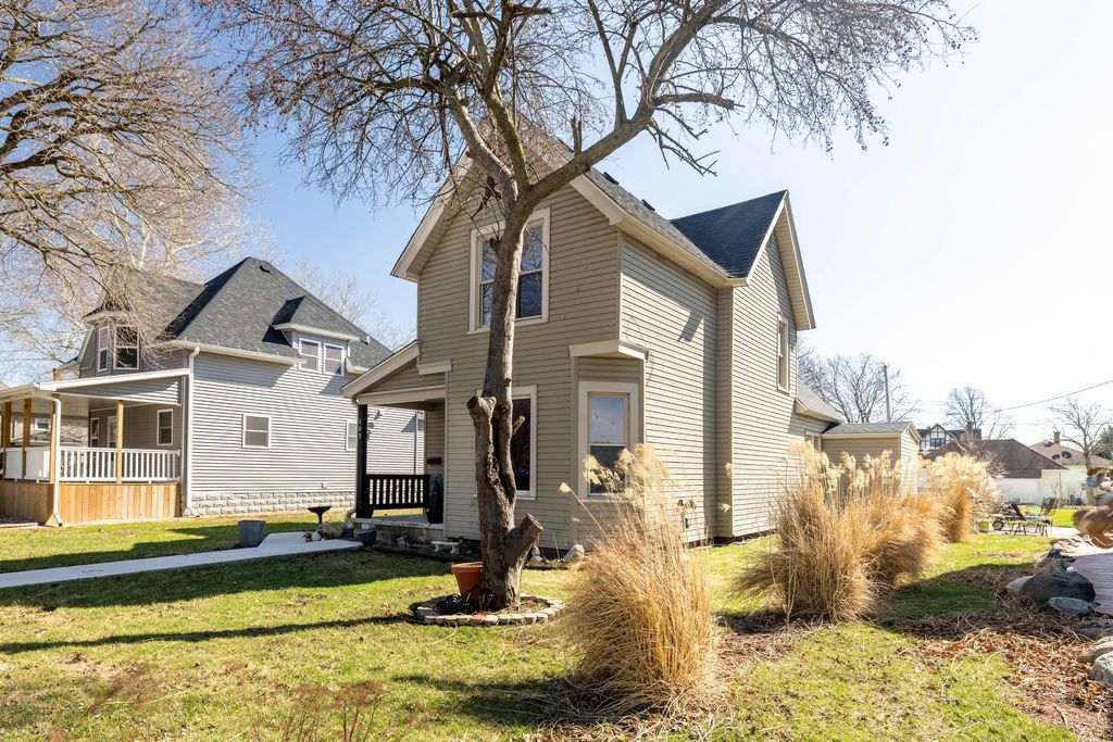 Photo of 103 W Lincoln Street, Kentland, IN 47951 (MLS # 835561)