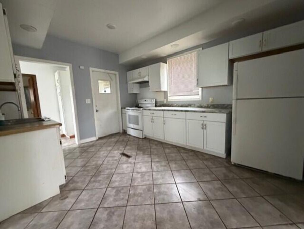 Photo of 529 S Brookfield Street, South Bend, IN 46619 (MLS # 838568)