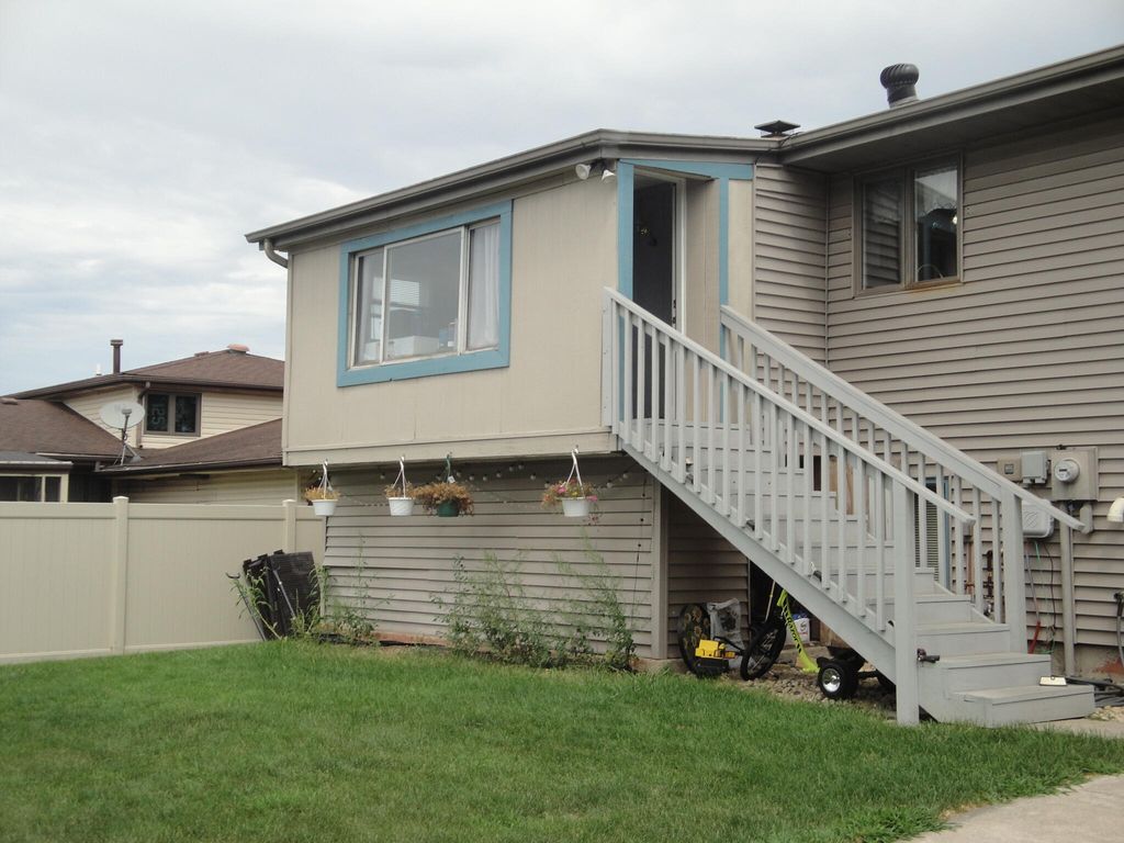 Photo of 2308 Flint Court, Dyer, IN 46311 (MLS # 833149)