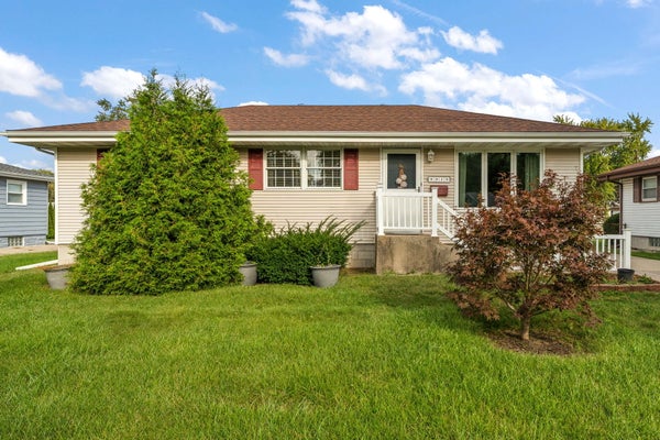 8013 COLUMBIA AVE, MUNSTER, IN 46321 - Image fc2a67b6a2ccab5fb79265cbc004f7ea/2169824416